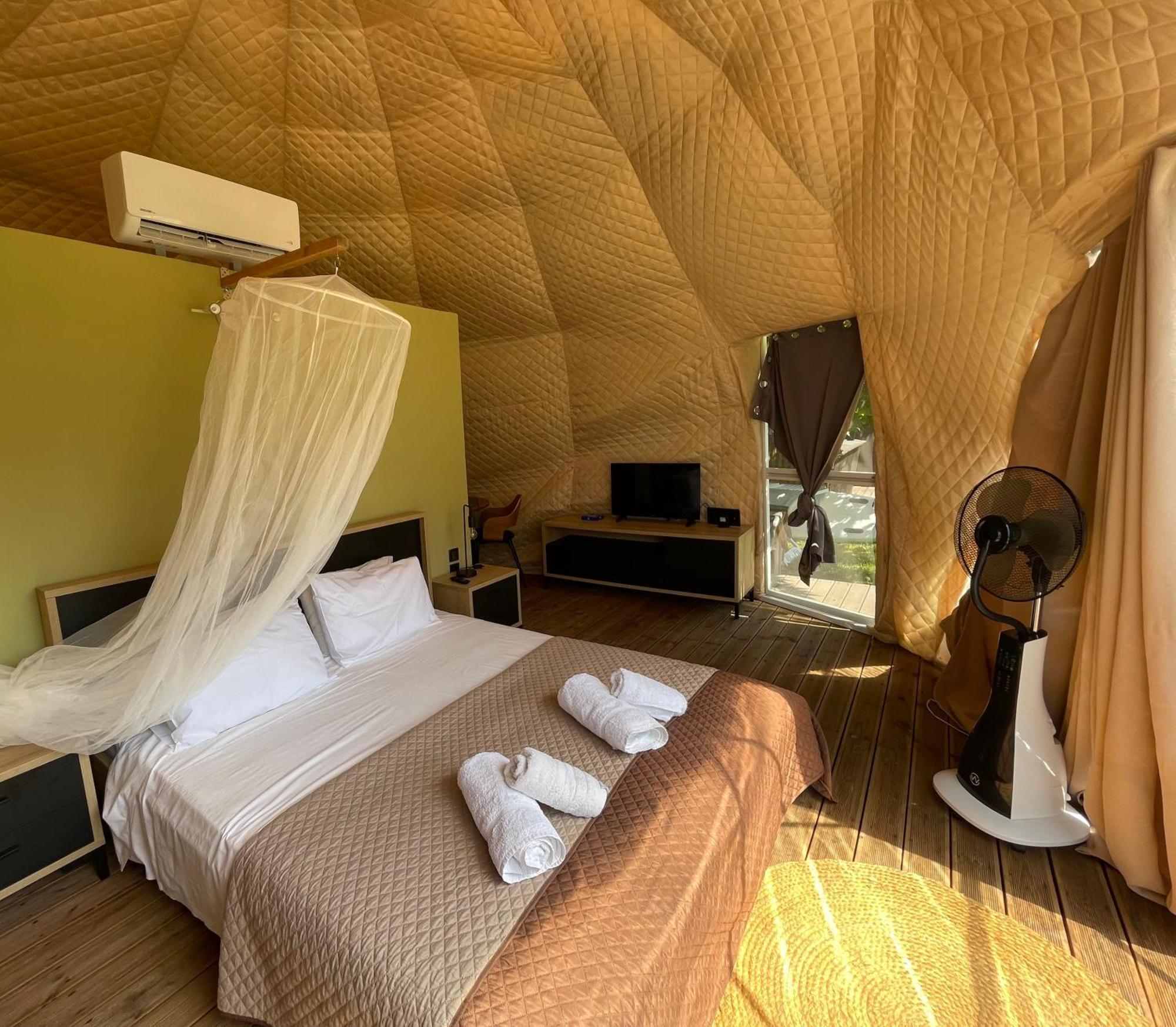 Manna Gea Glamping Domes Ξενοδοχείο Βόνιτσα Εξωτερικό φωτογραφία